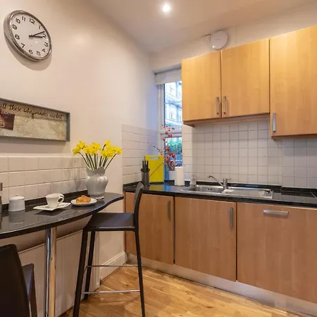 The Wanderlust - 1 Bedroom Apartment L Sleeps 4 With Sofa Bed L Prime Location Plus Free Wifi L Perfect For Business & Leisure Travelers L 15Percent Off Weekly & 20Percent Off Monthly Stays! London Exterior photo