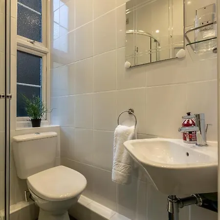 The Wanderlust - 1 Bedroom Apartment L Sleeps 4 With Sofa Bed L Prime Location Plus Free Wifi L Perfect For Business & Leisure Travelers L 15Percent Off Weekly & 20Percent Off Monthly Stays! London Exterior photo